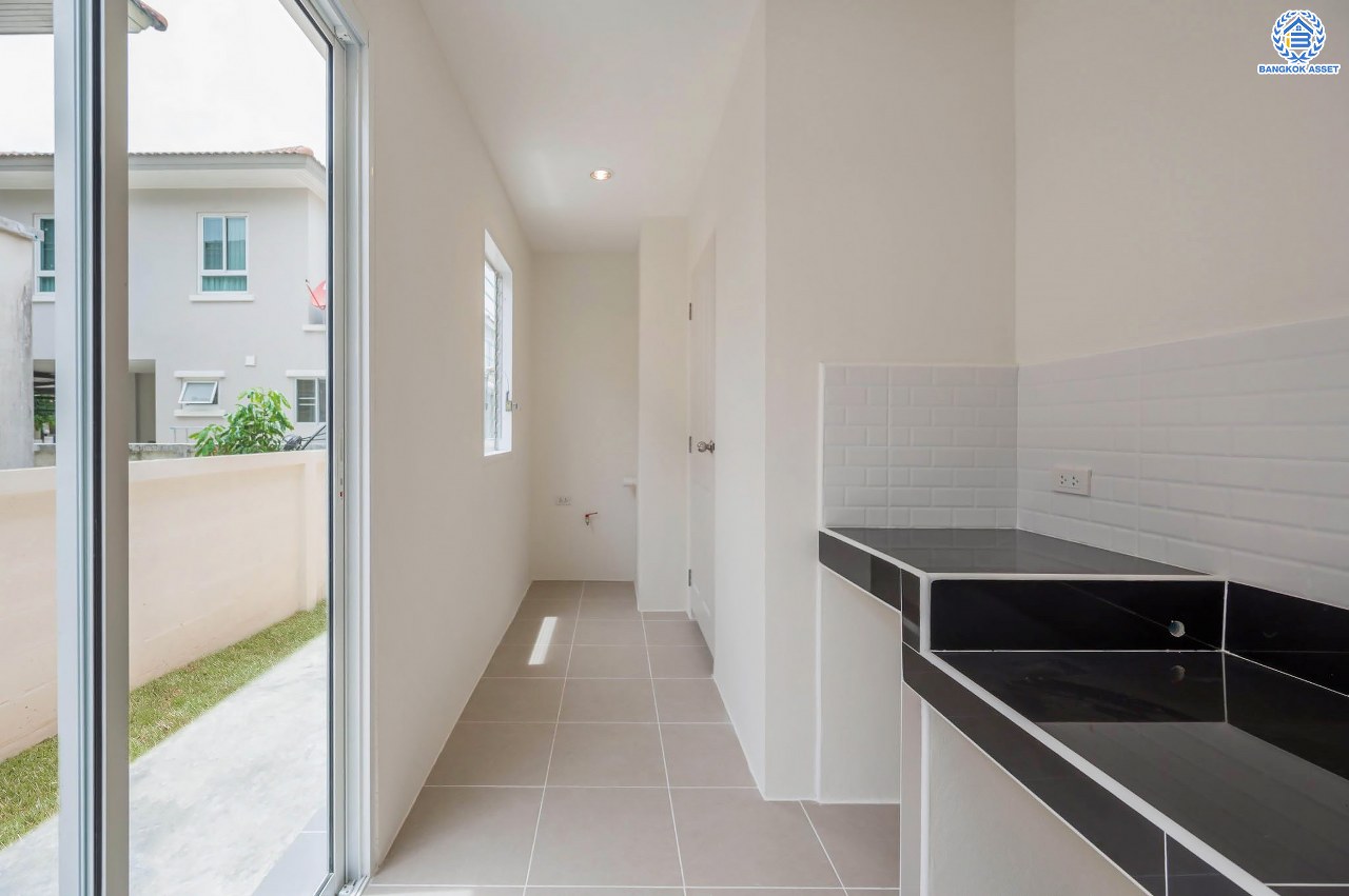 บ้านมือสองตกแต่งใหม่ โครงการ ชัยพฤกษ์ ติวานนท์-ราชพฤกษ์1 เนื้อที่ 51.30 ตร.ว. ฟังก์ชัน 3 ห้องนอน 2 ห้องน้ำ จอดรถได้ 1 คัน บรรยากาศเงียบสงบเป็นส่วนตัว สิ่งอำนวยความสะดวกมากมาย! บนทำเลศักยภาพ หน้าโครงการติดถนนใหญ่ เชื่อมต่อถนนราชพฤกษ์ ใกล้จุดขึ้นทางด่วน "ศรีสมาน"...